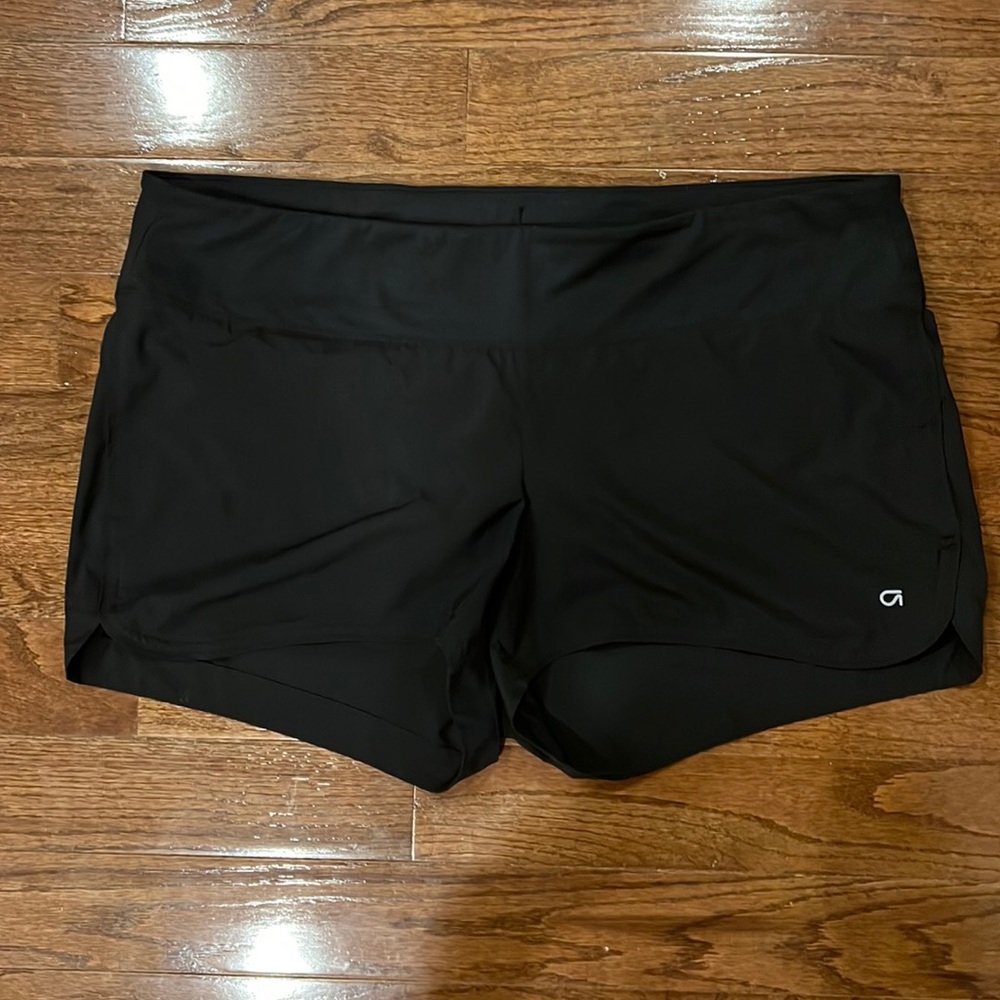 Maternity GapFit 3.5” Black Running Shorts - Size XL